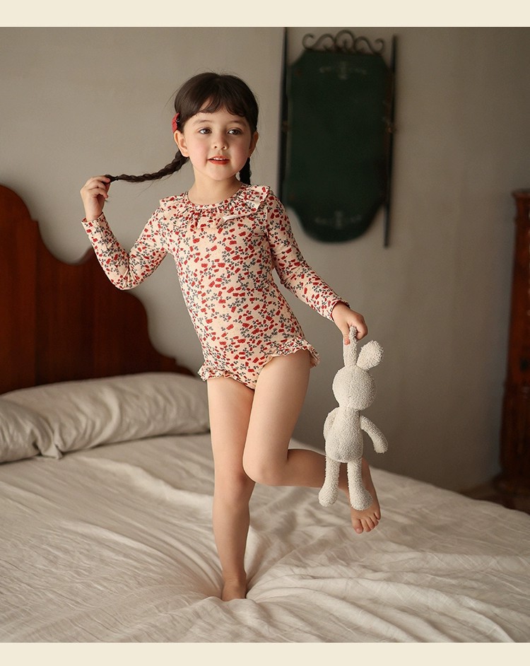Long-sleeved floral swimwear